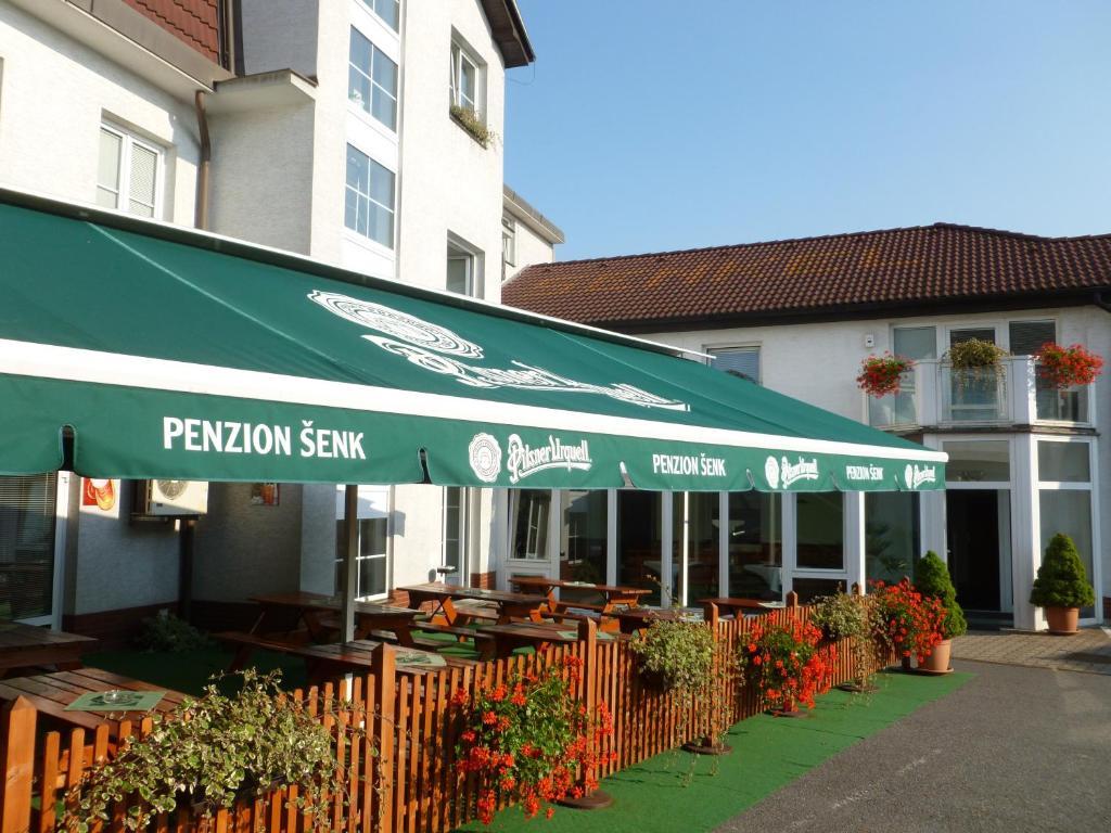 Penzion Senk Pardubice Buitenkant foto